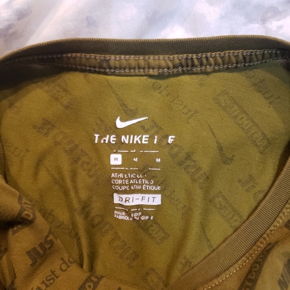 Nike tee - Picture 4 of 4